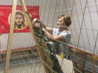 Добровольцы из Сочи изготовили для бойцов СВО маскировочные сети