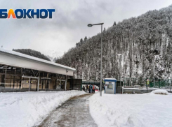 Двух замерзших отдыхающих эвакуировали спасатели в горах Сочи