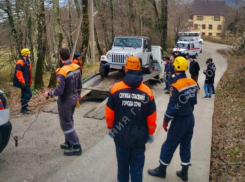 Зажатый между эвакуатором и внедорожником труп мужчины обнаружили в Сочи