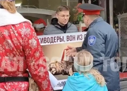 «Живодеры, вон из Сочи»: зоозащитник устроил акцию протеста около цирка