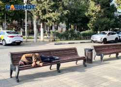 Жители сочинского района устали от нетрезвых попрошаек на улице
