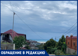 Море у берегов Сочи стало трехцветным