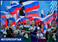 Юным сочинцам в День флага России вручили паспорта