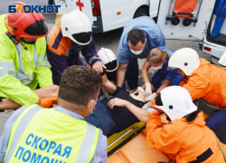 Спасатели деблокировали мужчину из зажатого автомобиля на дороге в Сочи