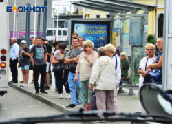 На остановках Сочи появятся новые стенды с расписанием автобусов