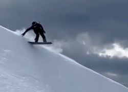 Сноубордист спровоцировал лавину и чудом не погиб в горах Сочи