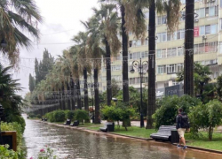 Центр Сочи ушел под воду из-за сильного дождя