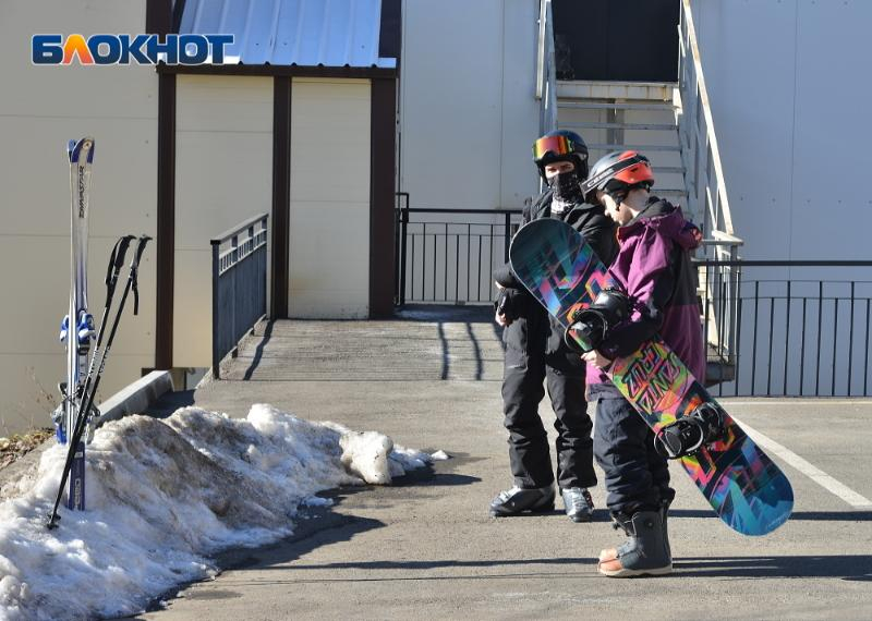 Цены на ски-пассы в Сочи упали в три раза из-за отсутствия снега