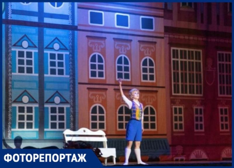 Артисты из Донбасса покорили сердца юных сочинцев на сцене Зимнего театра