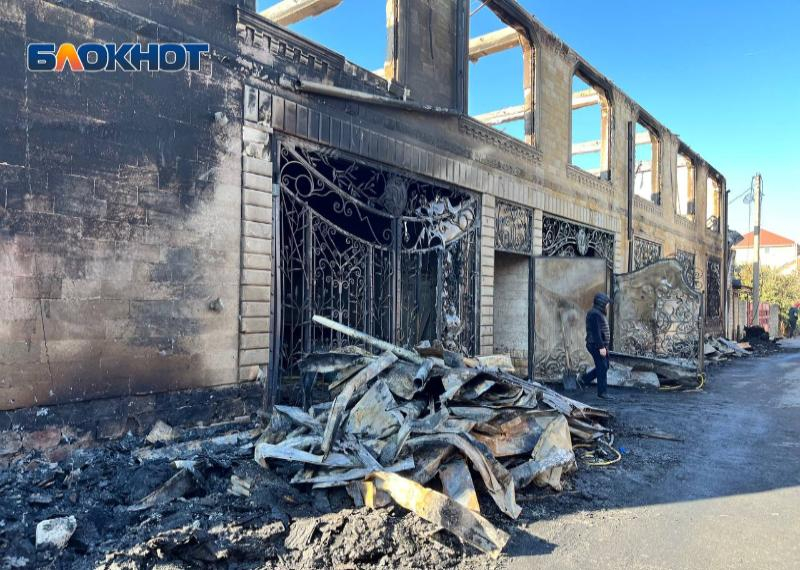 Эксклюзивные кадры сгоревших частных домов в Сириусе