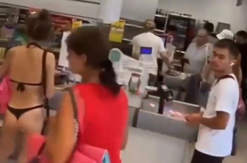 Полуголая в магазине Сочи туристка разозлила горожан