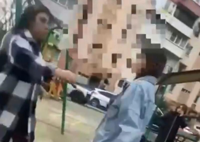Женщина избила гуляющую с собакой девочку на детской площадке в Сочи