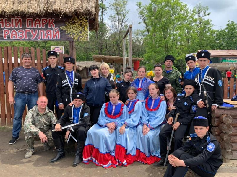 Сотни детей страны приняли участие в казачьем фестивале на Ставрополье