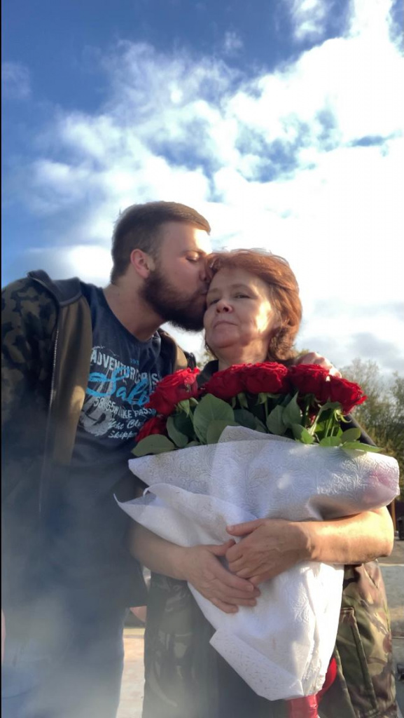 сочинец Алексей Чередниченко с мамой